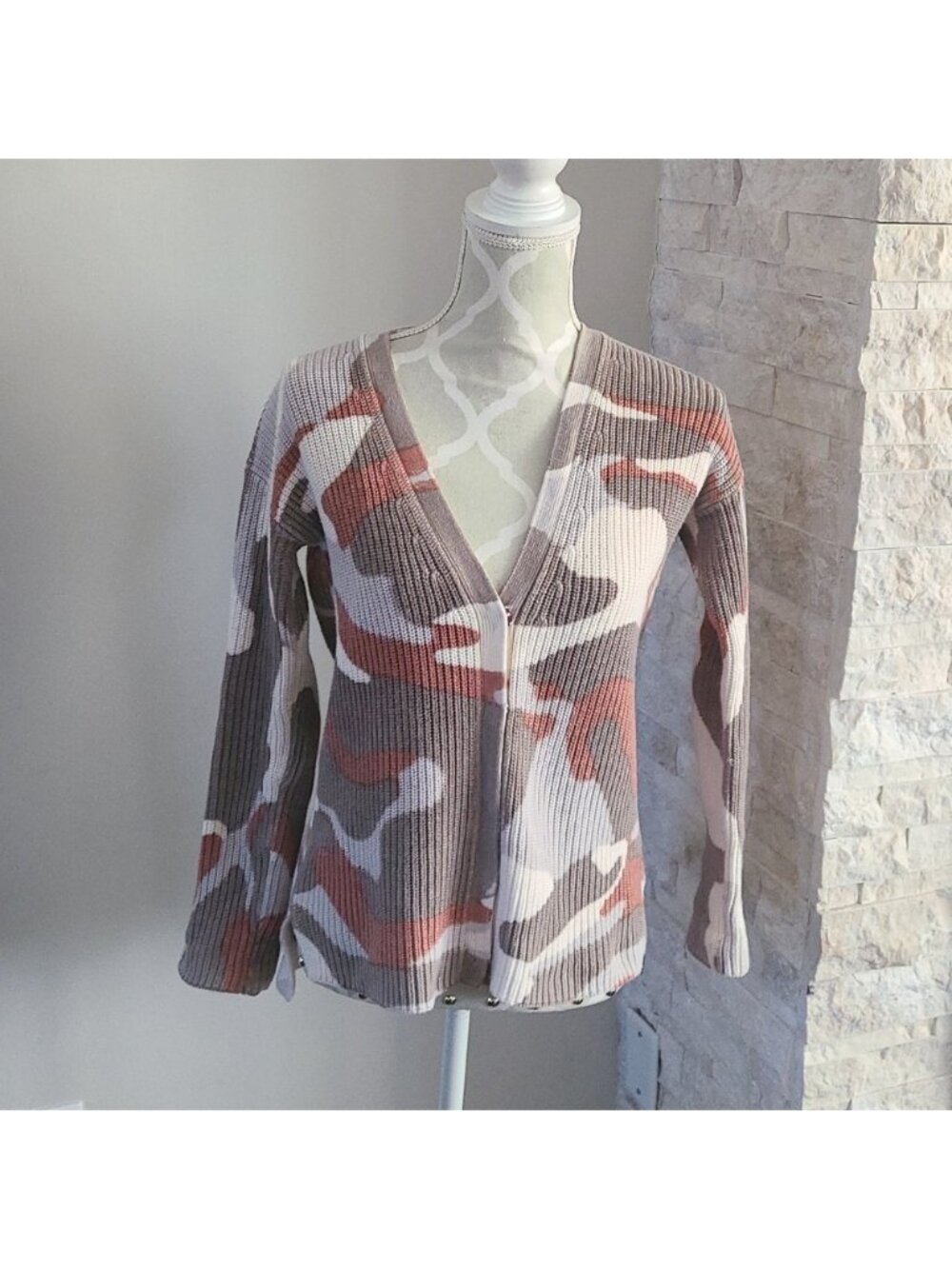 525 America camo vneck cardigan